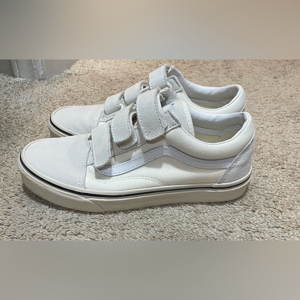 Women’s Size 8 Vans Old Skool V Suede Canvas Shoes in Marshmellow/Turtle Dove